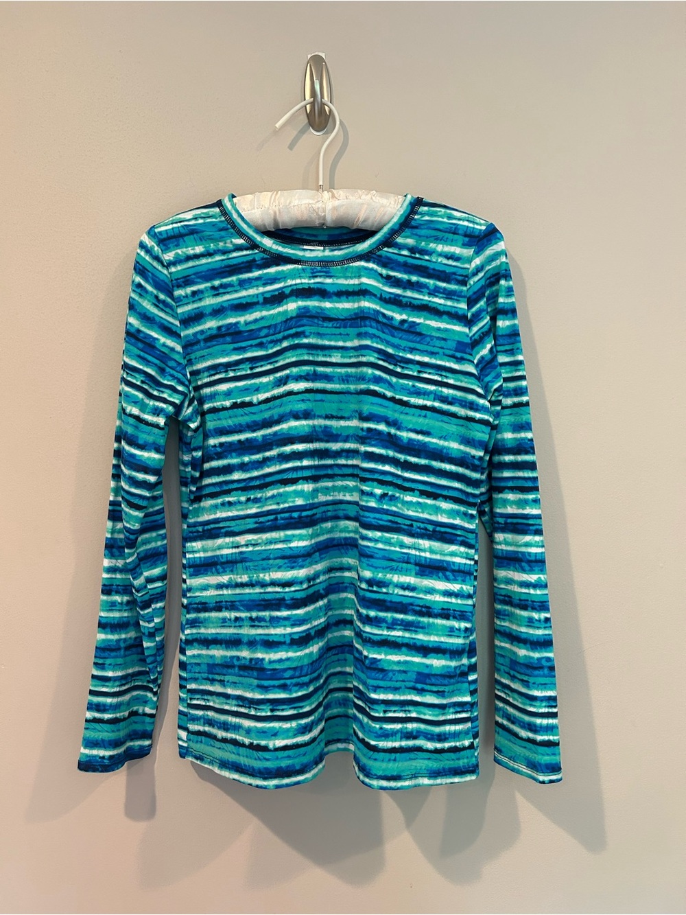 NWT croft & barrow Blue & Teal Striped swim top/rash guard.  Size Med